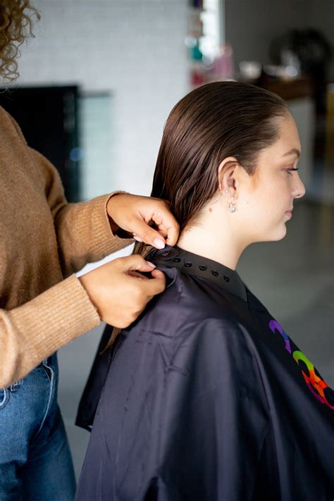 Framar Cutting Cover Barber Cape | Haircut Cape With Rubberized Neck