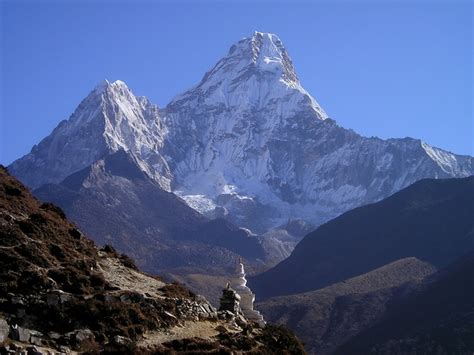 Nepal Cracks Down On Himalayan Tourist Rescue Scams