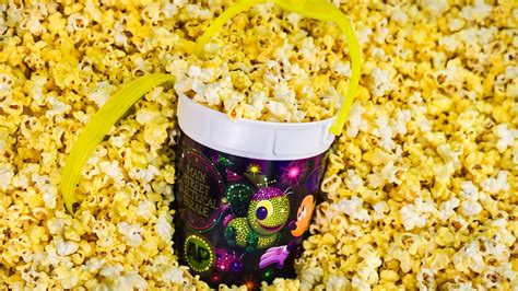 Avrai la possibilità di produrre del pop corn in maniera quasi professionale, sarà buono come quello che compri al cinema. $1 Refillable Annual Passholder Popcorn Buckets Return To ...