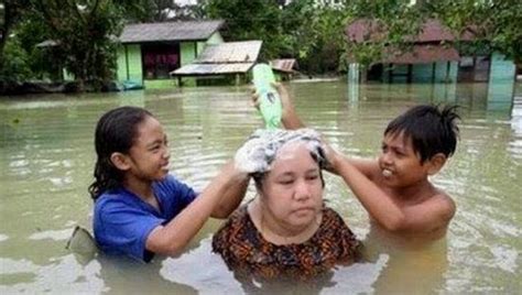 Kumpulan GAMBAR BANJIR Lucu Terbaru | Animasi Bergerak Lucu Terbaru