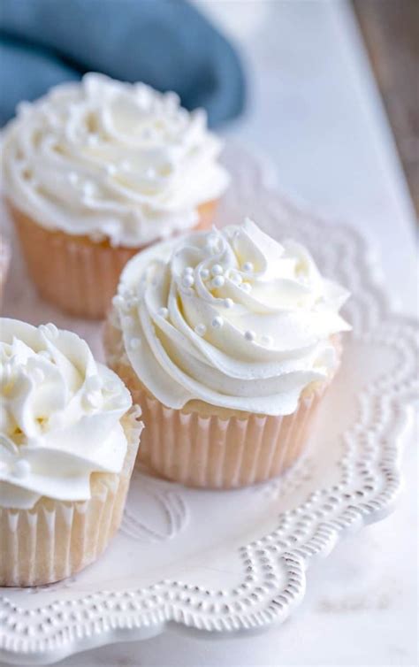 White Cupcakes I Heart Eating