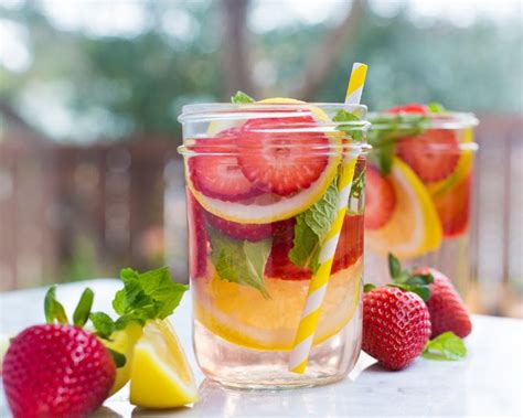 Elegance Kitchen Strawberry Detox Water Recipe