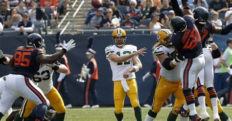 As the bears were taking on the packers at soldier field, the chicago cubs and milwaukee brewers were doing battle up in wisconsin. Images: Chicago Bears vs. Green Bay Packers