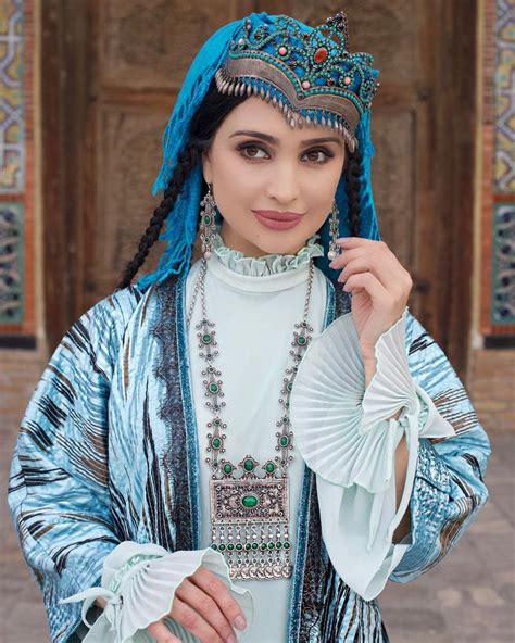 Uzbekistan Traditional Garment Donne Bellezza Colori