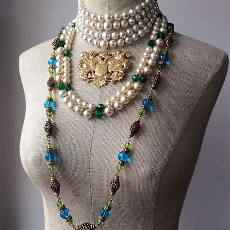 Baroque pearls necklace YSL necklace Haskell brooch Ювелирные