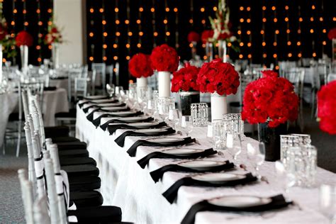 Modern Red Black And White Reception Tables Déco Mariage Rouge Et