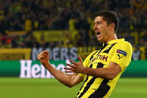 Robert lewandowski drawing commissioned work for bundesliga official. Lewandowski Celebration Wallpapers - Wallpaper Cave