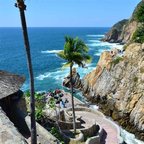 Experience The Thrill Seeking Fun At La Quebrada Beach In Acapulco