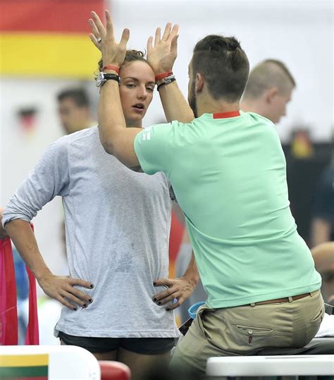 Artikel enthält bisher nur einen einzigen satz zur sportlichen vita, kozák ist fünffache olympiasiegerin und elffache weltmeisterin. Az amerikaiak Hosszú Katinka „agresszív" férjének adják az ...