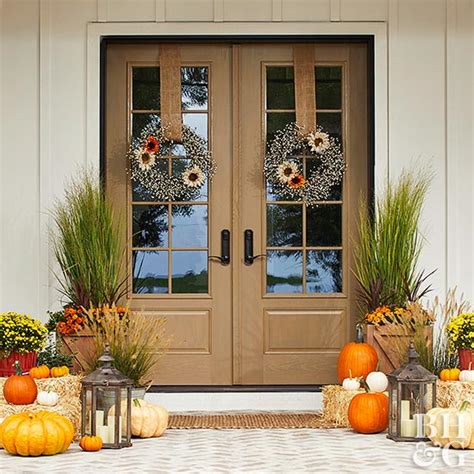 These next door decor ideas are perfect for spring! How to Decorate Your Front Door for Fall