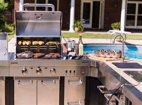 The grill, with 32,500 btus, offers 880 square inches of cooking. Modular Outdoor Kitchen - Charbroil Grills | Char-Broil®