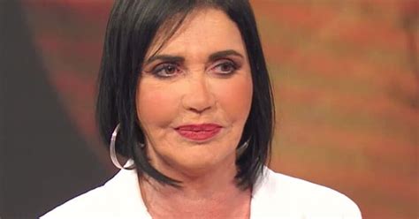 Mio padre, una vera roccia, è guarito. Fiordaliso ricorda il suo passato difficile: "Io madre a ...