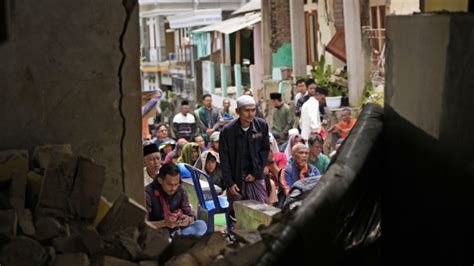 Indonesia Earthquake Death Toll Reaches 310
