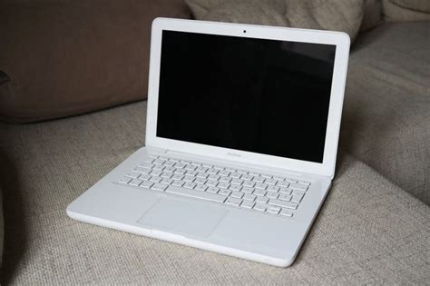 Macbook White 13 Mid 2010 24ghz Core 2 Duo El Capitan