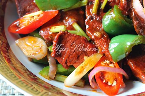 Daging masak daun bawang dengan halia /ginger spring onion fried with meat. Daging Masak Merah Ala Thai Yang Sedap - Azie Kitchen