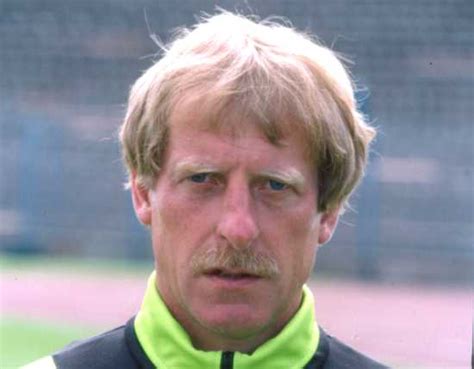 This is the profile site of the manager horst hrubesch. Trainerlegenden: Erich Rutemöller und Horst Hrubesch