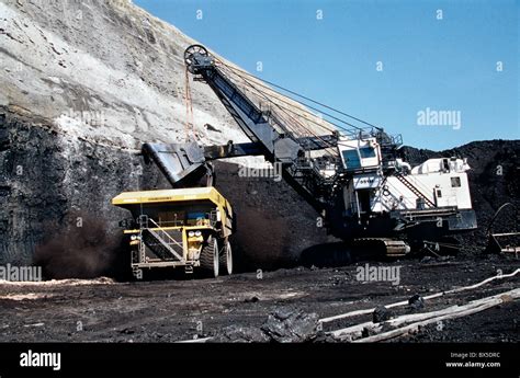 Coal Surface Mine P And H Electric Shovel Loading Rough Service Dump