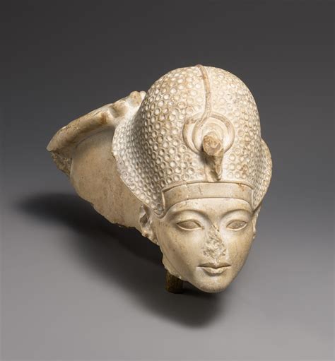 tutankhamun head