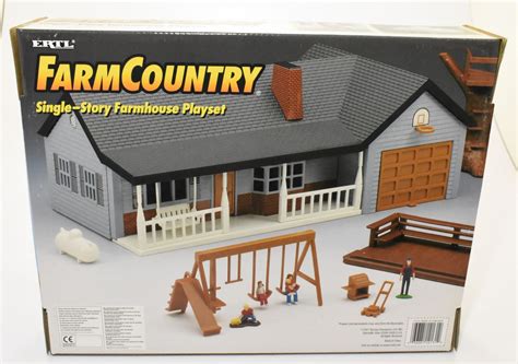 164 Farm Country Ranch House Playset Daltons Farm Toys