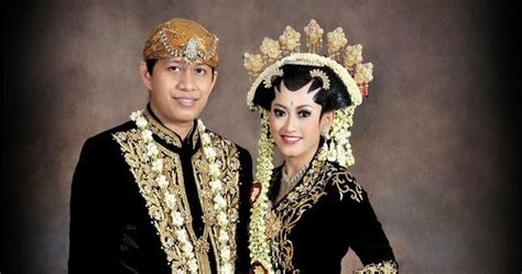 Model Pakaian Jawa Pakaian Adat Jawa Asli Budaya Indonesia