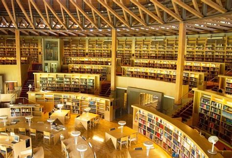 日本でただひとつの「365日24時間眠らない大学の図書館」である中嶋記念図書館。その美しいデザインもさることながら、この図書館には利用者を第一に考えたこだわりに満ちあふれています