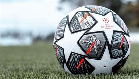 UEFA Şampiyonlar Ligi Finalinin İstanbul temalı topu