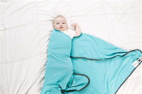 How To Swaddle A Baby Step By Step Two Ways A Visual Tutorial