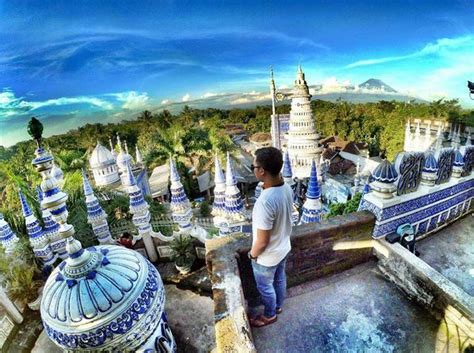 Tahap pertama dibangun tahun 1890 m kemudian tahap kedua dimulai pada 15 maret 1903 dan selesai pada 13 september 1903. Dalam Masjid Tiban Turen - Nusagates