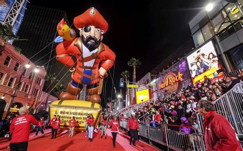 People Participate In 85th Annual Hollywood Christmas Parade 5