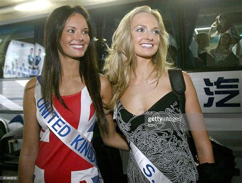 Miss United Kingdom Laura Mary Shields And Miss Usa Amy Holbrook Pose
