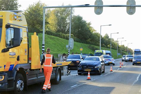 Flinke Schade Bij Kop Staart Botsing Op De Rondweg Noord In Amersfoort