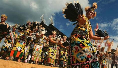 Jonggan Dance Traditional Art Dance Of Dayak In West Kalimantan