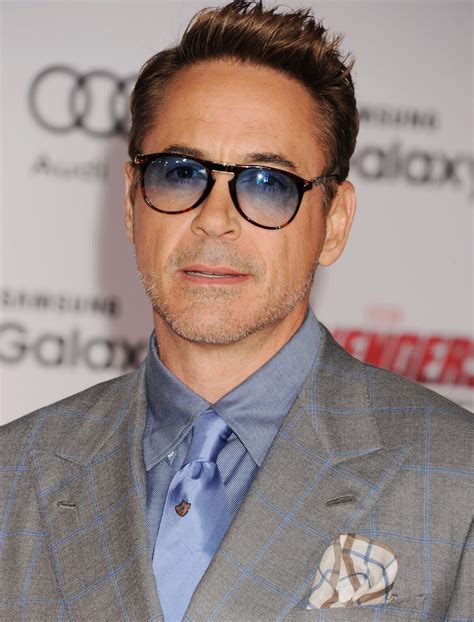 Vidéo Robert Downey Jr Lors De La Première De Avengers Lère D