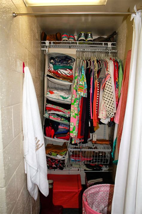 Organizar closet no closet solutions ideas para organizar closet space room closet tiny closet dorm life closet storage pantry closet. Prep In Your Step: Dorm Closet Tour {Video}