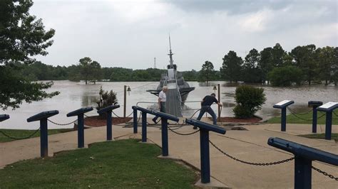 Muskogee Residents Brace For Overflowing River