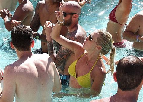 Jennie Garth Hot In A Yellow Bikini 04 GotCeleb