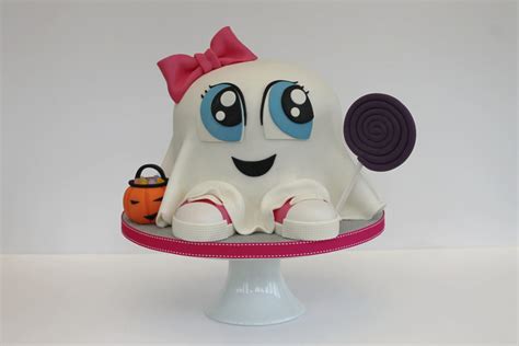 Trixie Treat Ghost Cake By Rob Baker Gall Renshaw Baking