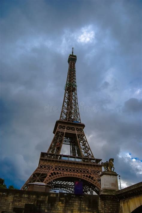 Eiffel Tower At Dusk Stock Image Image Of Dramatic Parisian 31374623