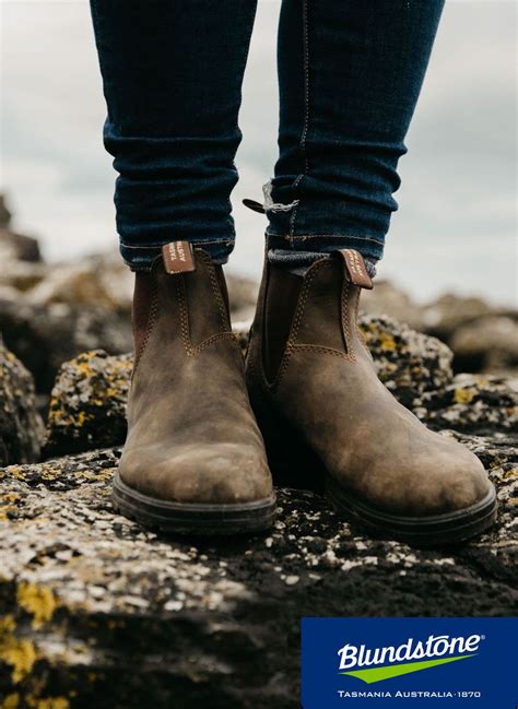 Classic 585 Series Leather Boots By Blundstone Hardwearing Round Toe