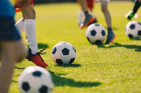 Foto De Treinamento De Futebol De Futebol Para Crianças Crianças