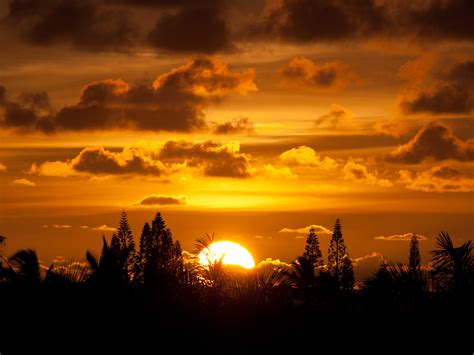 File:Sunrise, Kauai.jpg - Wikimedia Commons