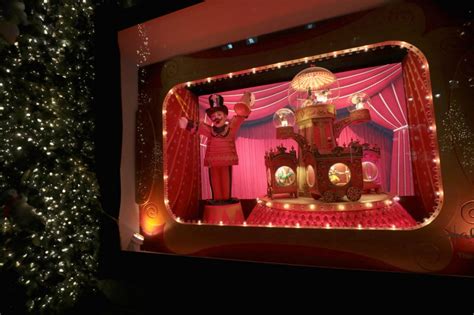 Lord And Taylor Unveils 2017 Holiday Windows Ixtenso Retail Trends