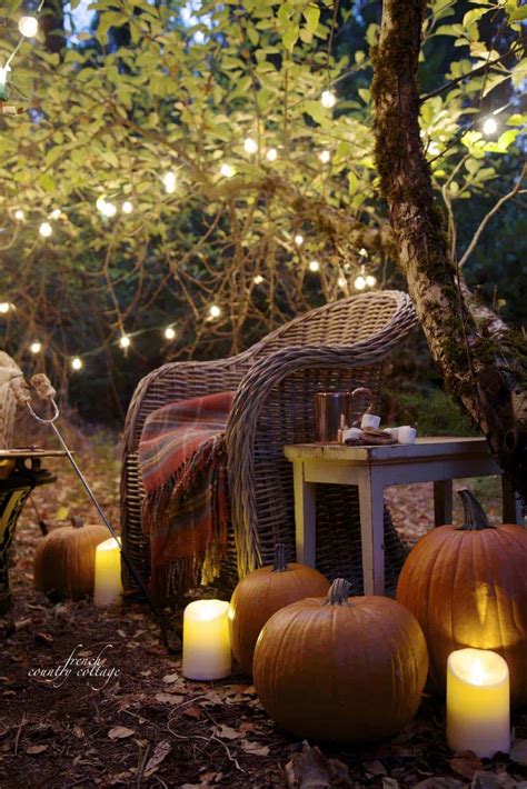 46 Of The Coziest Ways To Decorate Your Outdoor Spaces For Fall