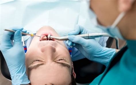 Odontología Estética Clínica Dental Mármol Implantes Dentales Mataró