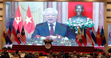 Ông là ủy viên trung ương đảng khóa x, xi, xii, xiii; Tổng Bí Thư Nguyễn Phú Trọng Bao Nhiêu Tuổi / Tổng Bí thư ...