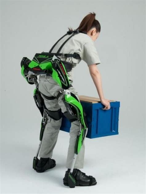 Video Kawasaki’s Power Assist Robot Suit Helps Humans Lift Heavy Objects In 2020 Wearable