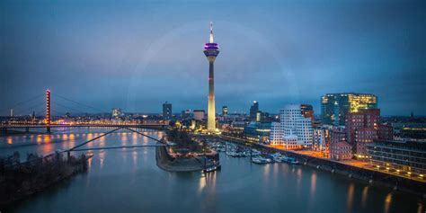 Medienhafen Düsseldorf Bilder. Nacht Foto m. moderner ...