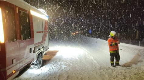 Einige städte im norden des landes werden womöglich im schneechaos versinken. Schneechaos auf Südtirols Straßen - UnserTirol24