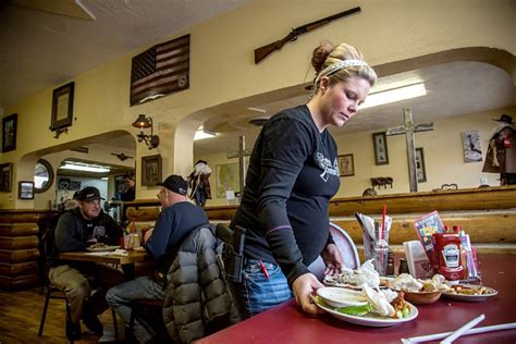 Guns And Buns Restaurant Shooters Grill In Colorado Welcomes Gun Owners