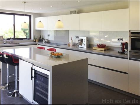 Si estás pensando comprar una mesa auxiliar para cocina, aquí podrás comprar una mesa de cocina barata, práctica y. Cocina moderna 4 | Muebles Belda